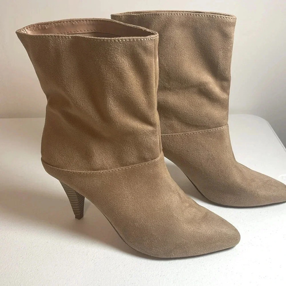 Gorgeous Express Brown Suede Booties - Size 9 - Picture 1 of 8